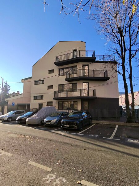 Bd. Al. Obregia casa p+3, proprietate versatila, comision 0